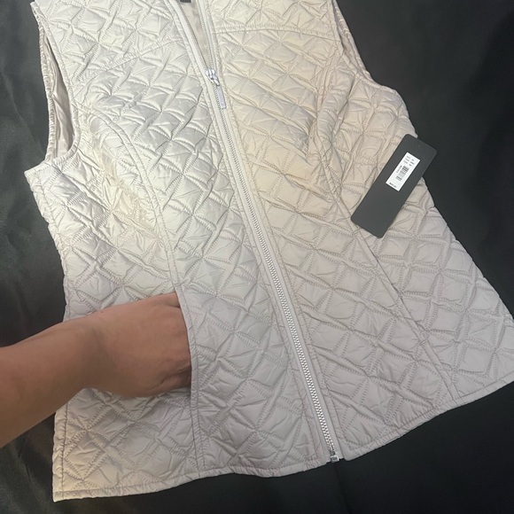 The Limited EVA LONGORIA Quilted Zip-Front Vest Silvery Grey - Picture 4 of 5